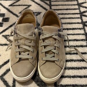 EUC Tamari Women's Tan Sneakers - size 7